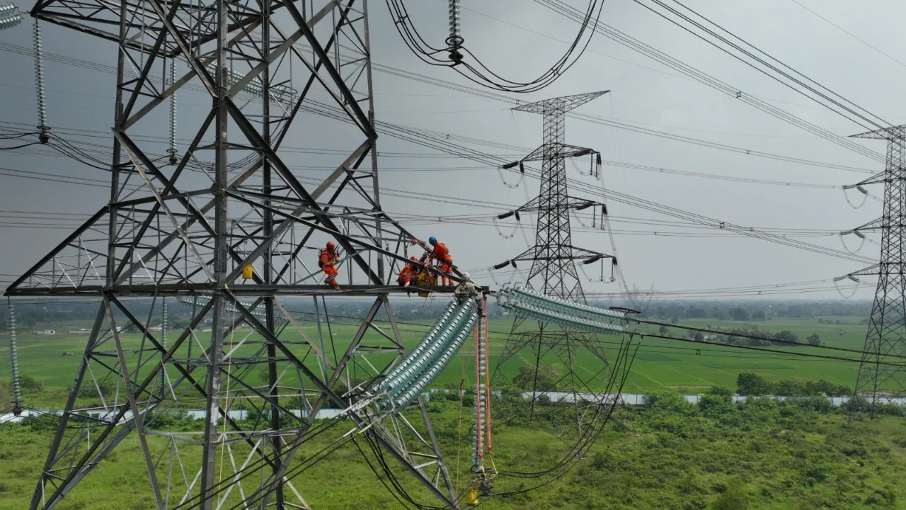 Usai Padam, PLN Sebut Pasokan Listrik Sumatra Mulai Pulih