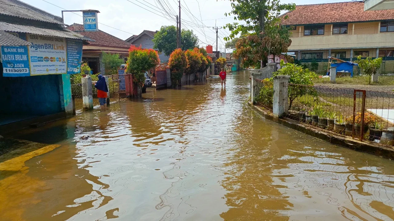 3 Sungai Meluap, Banjir Kembali Rendam Dayeuhkolot Bandung