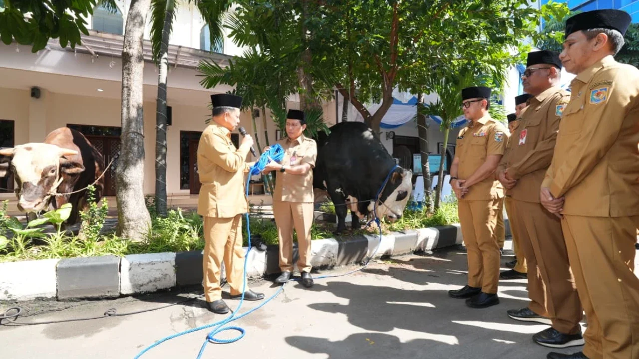 Perkuat Kepedulian Sosial, Mendagri Serahkan Hewan Kurban Kemendagri dan BNPP