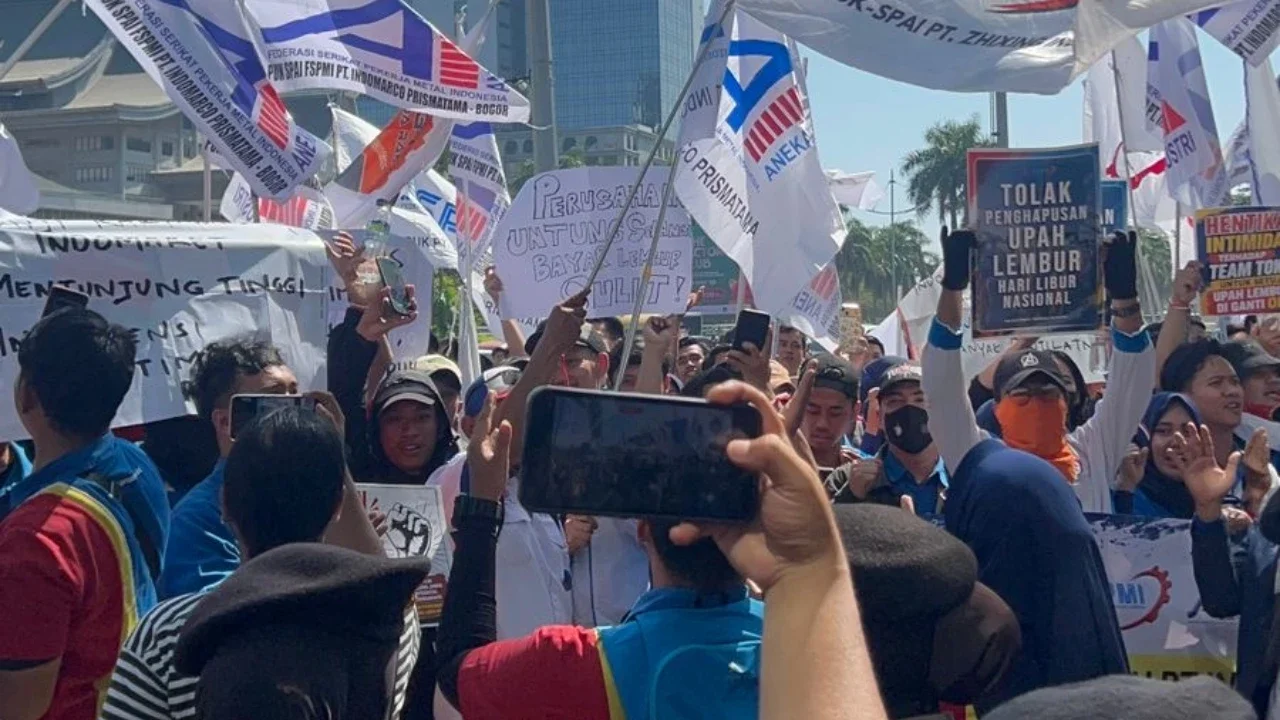 Karyawan Indomaret Gelar Demo, Tagih Upah Lembur dan Tak Mau Diganti Libur