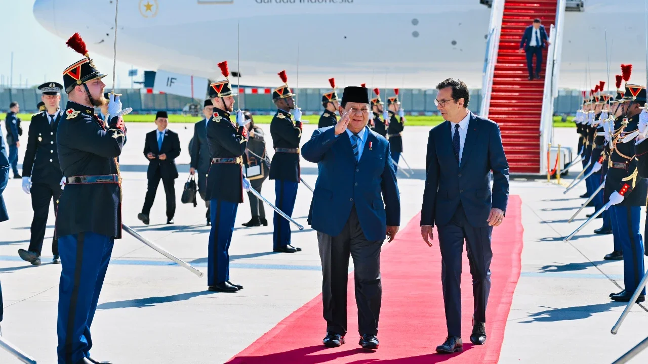 Seskab Teddy: Presiden Prabowo akan Salat Idul Adha di Paris