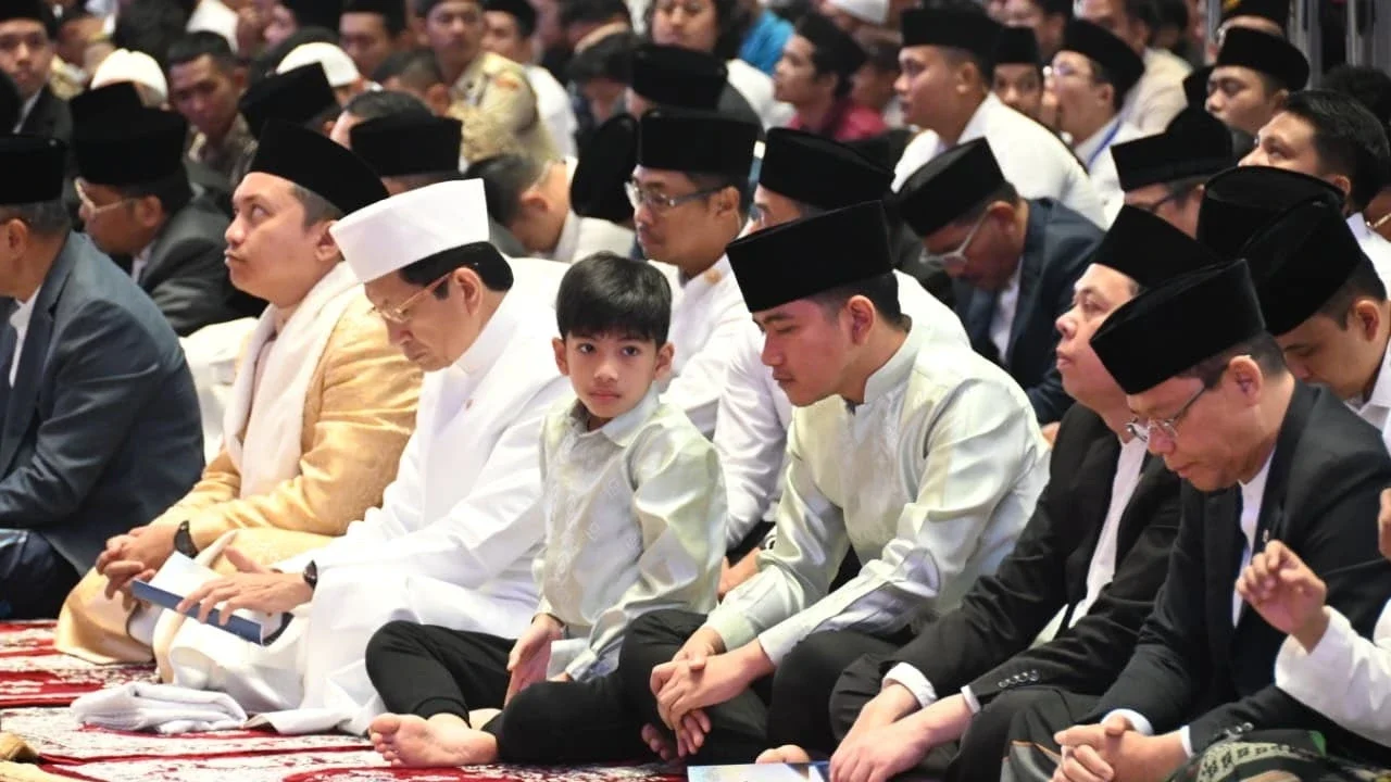 Momen Gibran Bareng Keluarga Salat Iduladha di Masjid Istiqlal, Khutbah Singgung Lingkungan dan Kemanusiaan