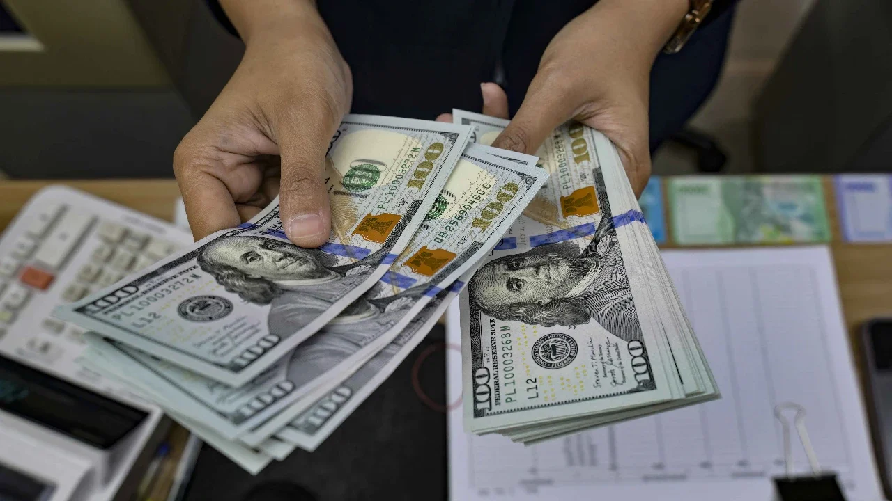 Nilai Tukar Rupiah Diprediksi Bakal Tembus Rp18.000 per USD dalam Waktu Dekat, Ini Penyebabnya