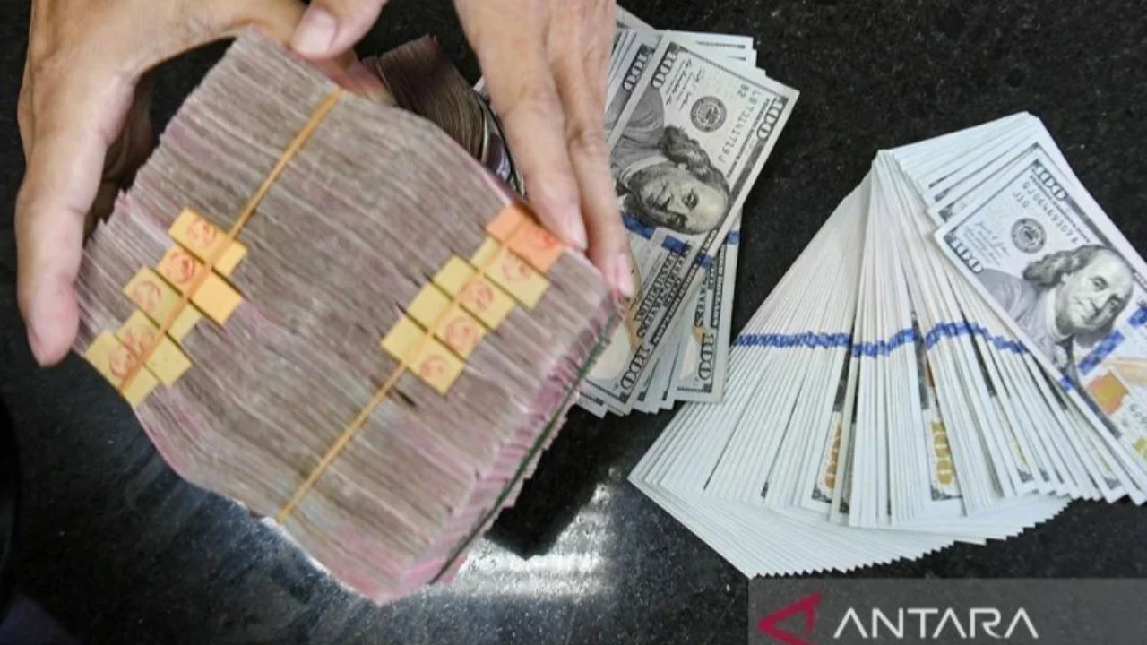 Rupiah Kian Melemah, Level Rp18.000 per Dolar AS di Depan Mata