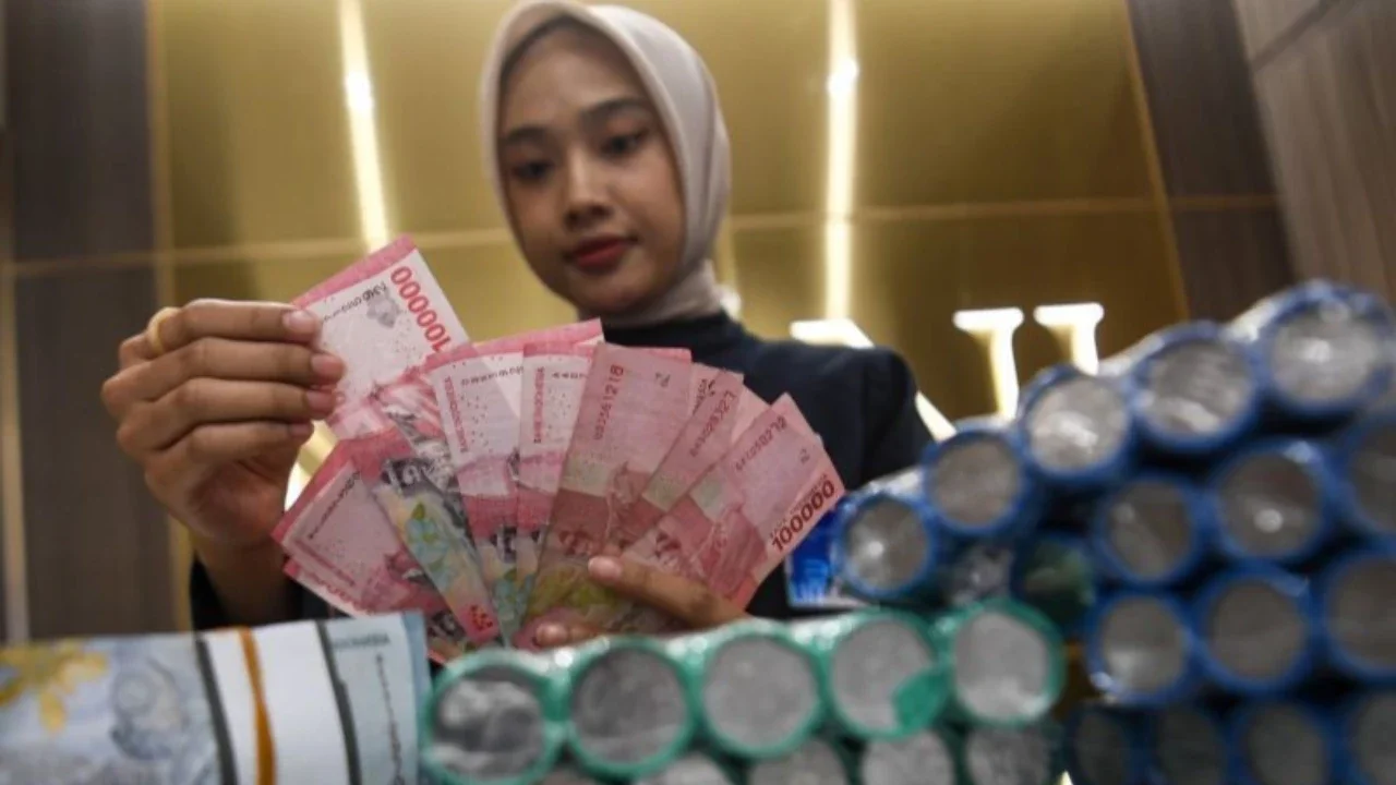 Nilai Tukar Rupiah Terus Melemah, Kini Ditutup di Level Rp17.880 per USD