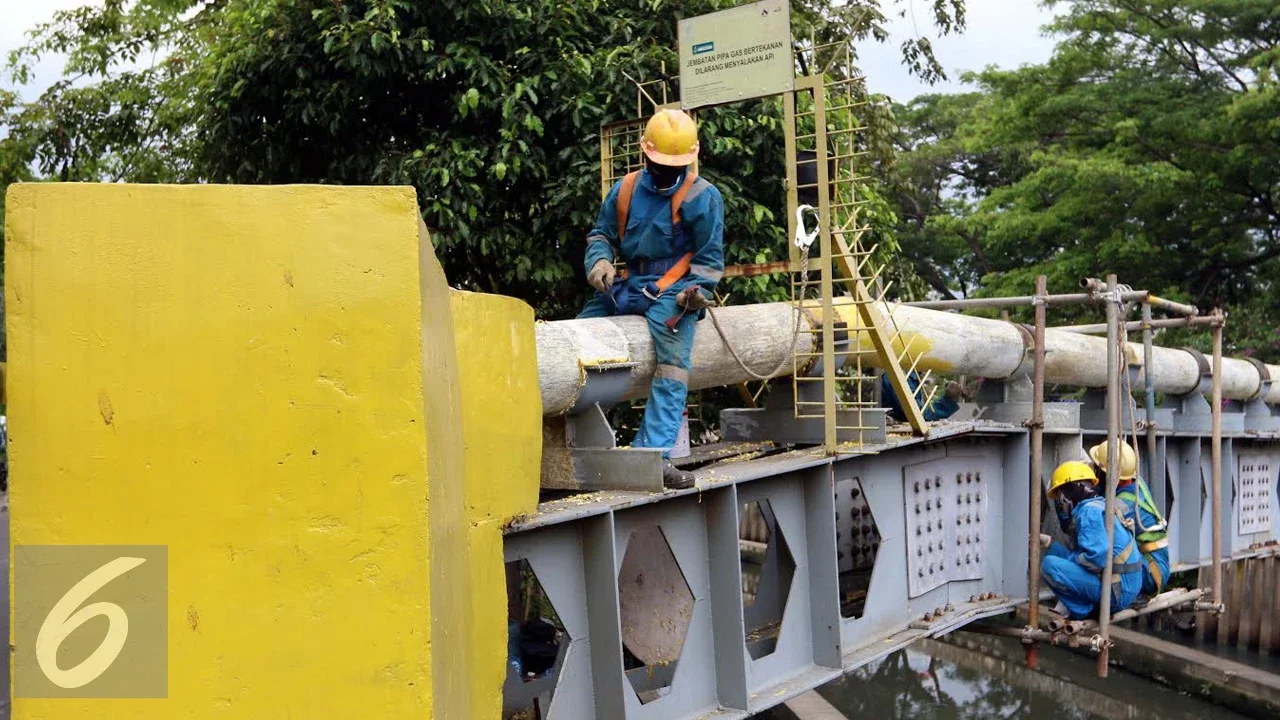 Pipa Gas PGN Bocor di Bekasi Diduga Tersenggol Beko saat Proyek Saluran Air
