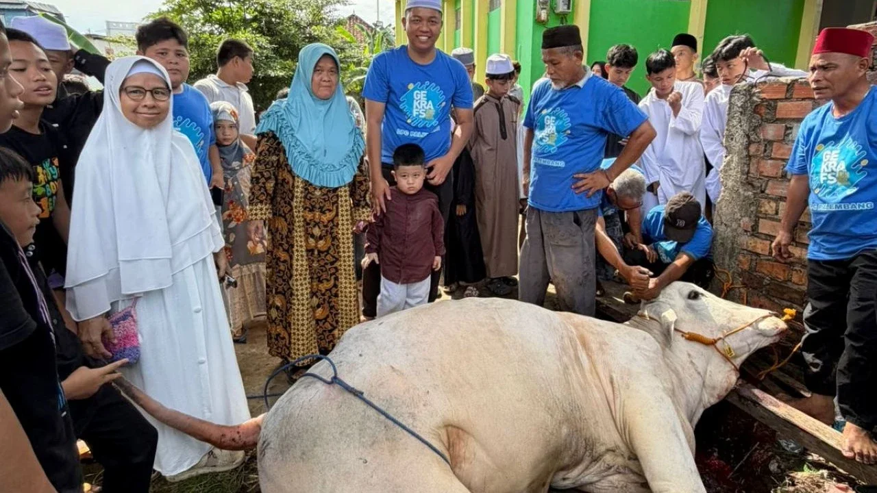 Perkuat Kebersamaan, Tiga Sapi Jumbo Diberikan Pelaku Usaha Kreatif buat Warga Palembang