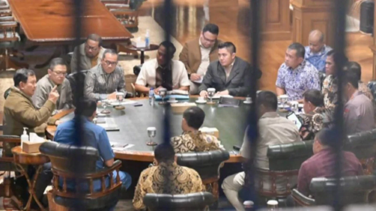 Seskab Teddy Bocorkan Isi Rapat Terbatas Presiden Prabowo di Hambalang hingga Malam