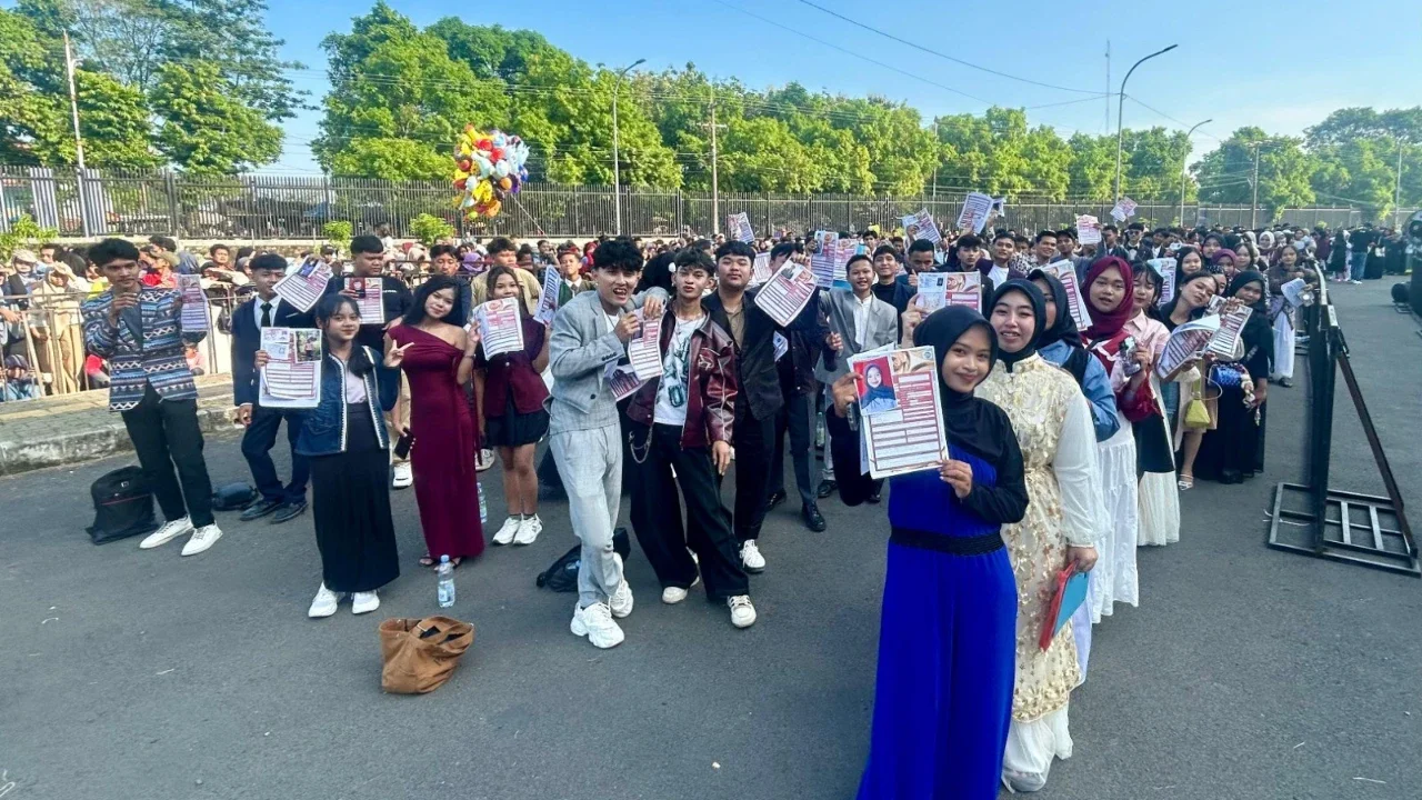 Warga Cirebon, Banten hingga Sumatra Berbondong-bondong Ikutan Audisi Offline D'Academy 8 di Cirebon