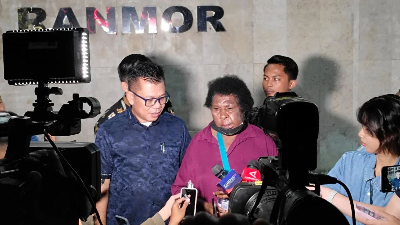 Mama Sinta Bantah Isu Keberangkatan ke Jakarta, Naik Pesawat Komersial, Bukan Jet Pribadi