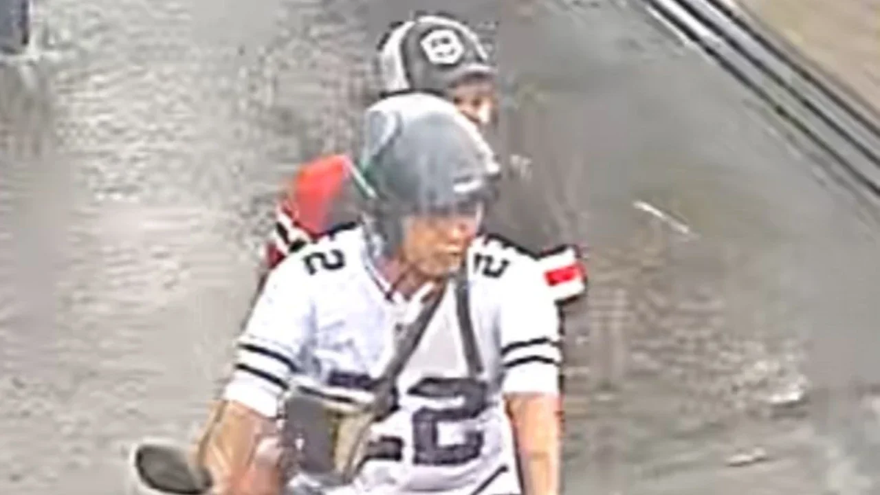 Kurir Ditodong Pisau dan Dibegal di Astanaanyar Bandung aaat Berteduh, Motor dan 13 Paket Raib Dicuri