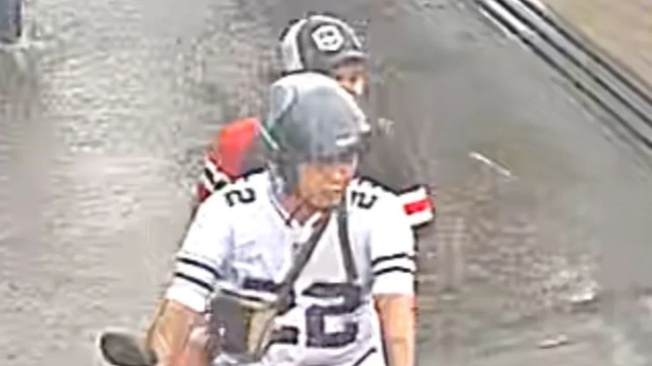 Polisi Tangkap 2 Pelaku yang Begal Kurir Paket Saat Berteduh di Astanaanyar Bandung