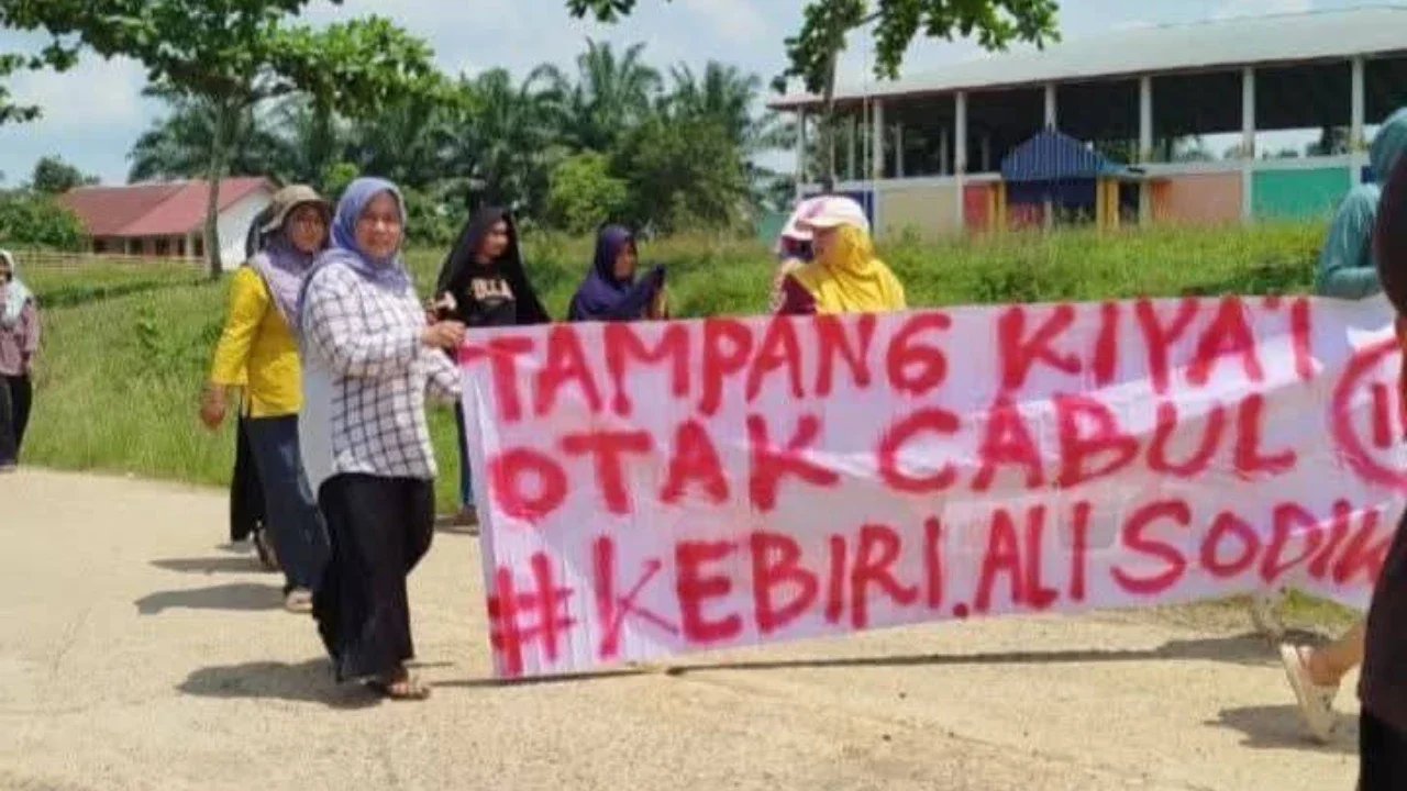Diduga Lecehkan 2 Guru Wanita, Pimpinan Pesantren di Lahat Diusir Warga