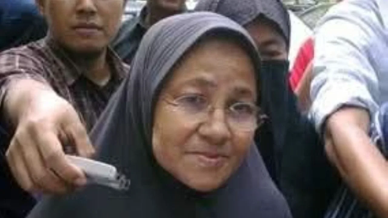 Aisyah Binti Abdul Rahman Baraja, istri dari pengasuh Ponpes Al Mukmin Ngruki, Abu Bakar Ba'asyir, meninggal dunia