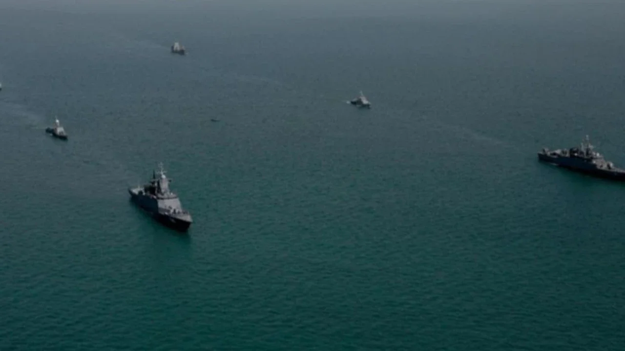 Komando Pusat AS (CENTCOM) resmi memulai blokade Selat Hormuz pada 13 April menyusul kegagalan perundingan dengan Iran. Langkah ini, atas arahan Presiden Trump, berpotensi memicu ketegangan geopolitik di kawasan strategis tersebut.