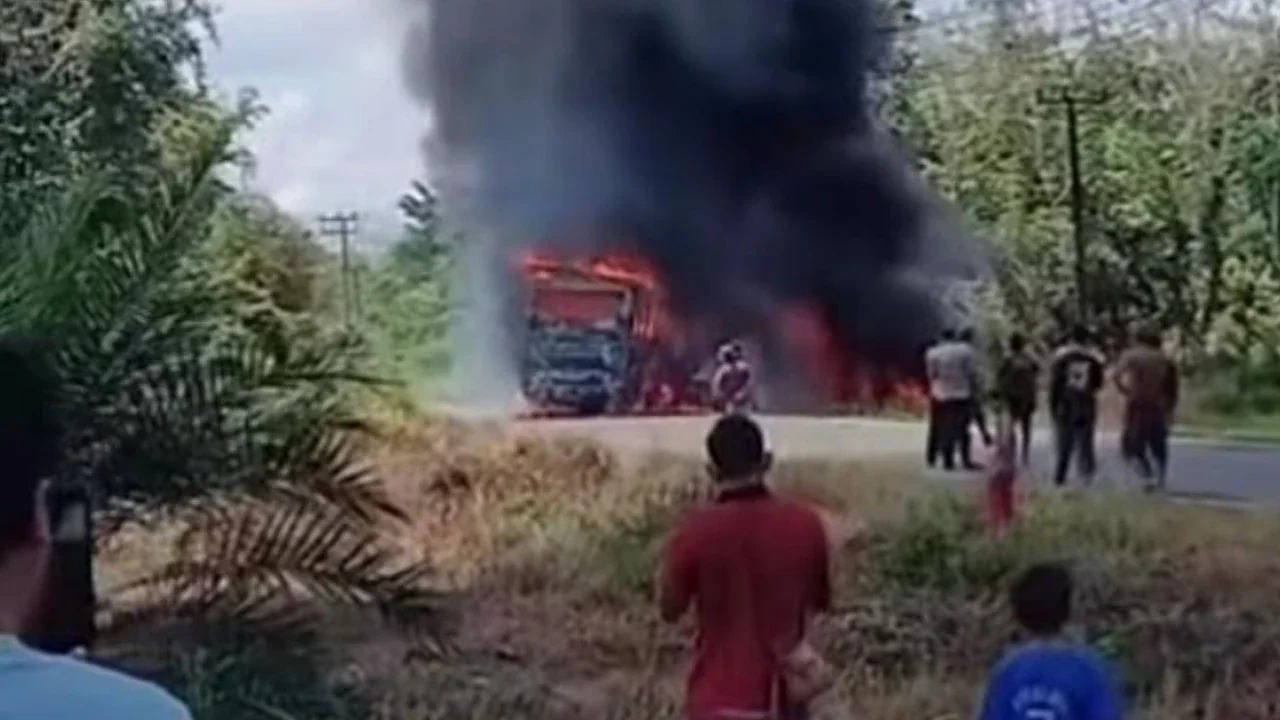 Kesaksian Pasutri Lolos dari Maut Bus ALS: Kami Hanya Bisa Lihat Penumpang Lain Terbakar