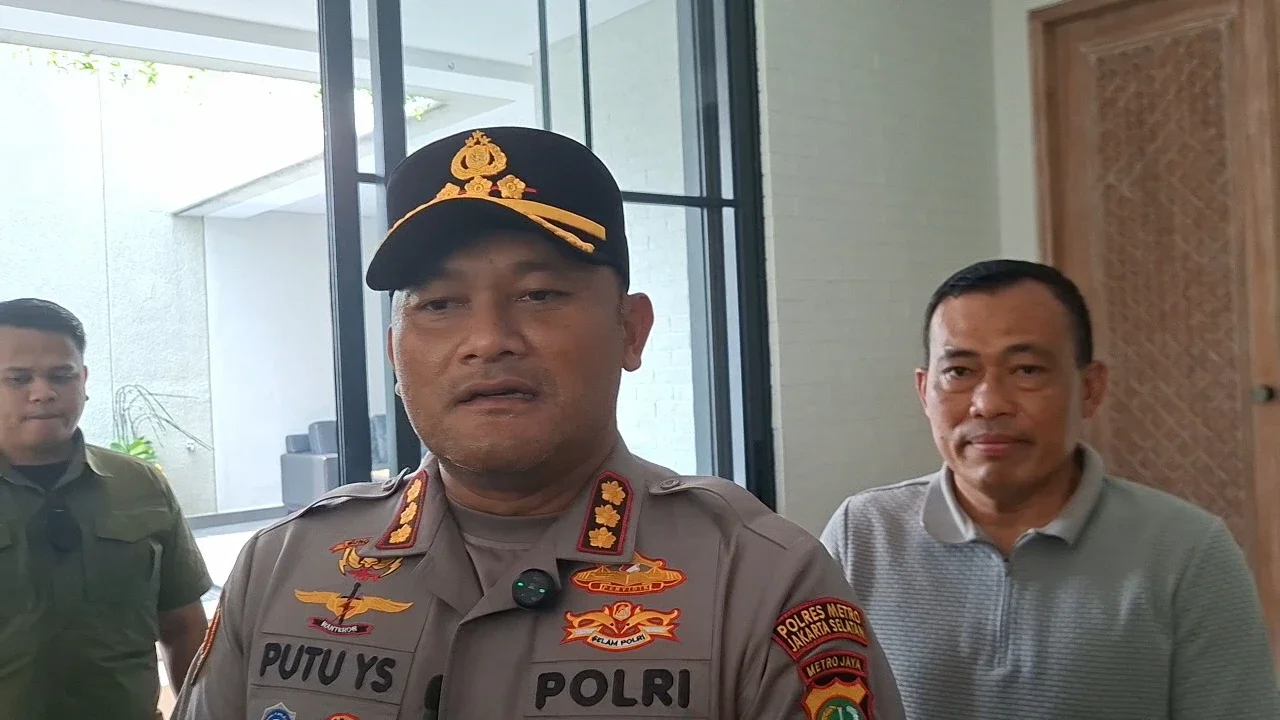Polres Metro Jaksel Lakukan Olah TKP Kebakaran Rumah Anggota BPK Haerul Saleh