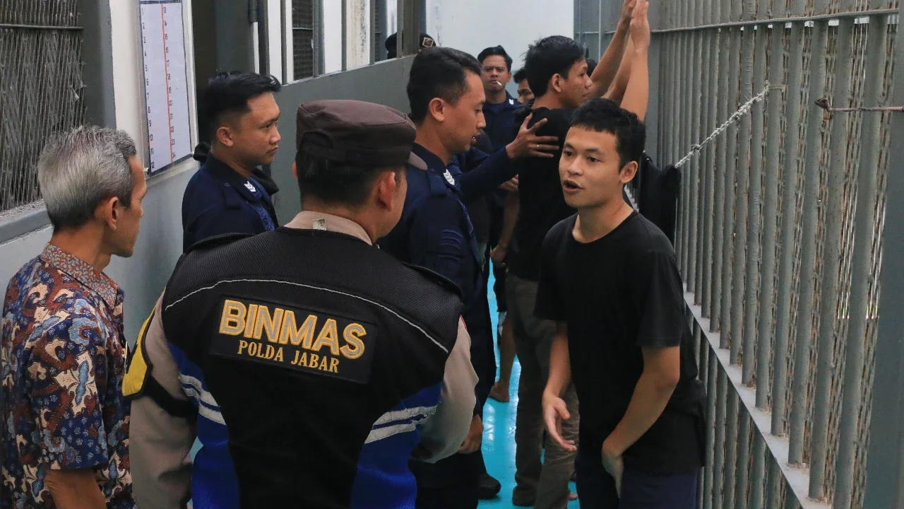 Razia Gabungan di Lapas Kelas IIA Banceuy Petugas Temukan HP di Sel Kategori Maximum Security, Kok Bisa?