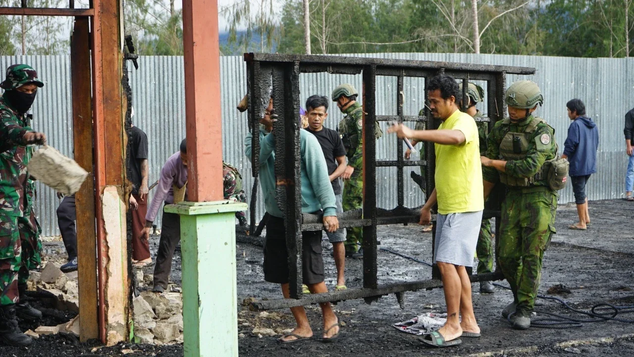 Marinir TNI AL Bangkitkan Harapan Pasca Kebakaran Pesantren Islam di Papua Tengah