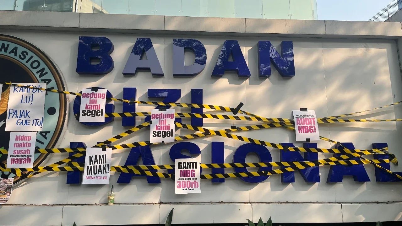 Digeruduk Massa, Kantor BGN Disegel dalam Aksi Protes Program MBG