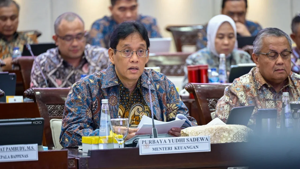 Soal Upaya Pemerintah Jaga Kuota BBM Subsidi Tak Jebol, Menkeu Purbaya: Tanya Bahlil