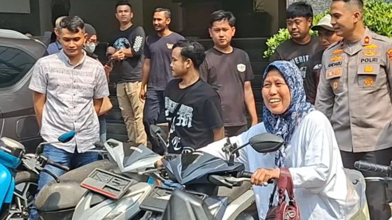 Senyum Semringah Bu Guru Nurjanah Motornya Kembali Usai 4 Bulan Hilang Digondol Maling