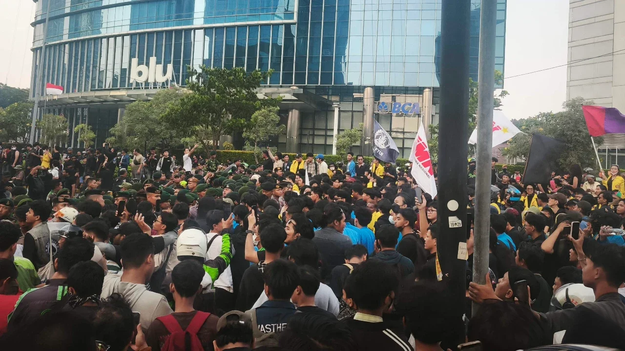 Kondisi Terkini Demo Mahasiswa, Tertahan di Jalan Sudirman dan Tak Sampai Bundaran HI
