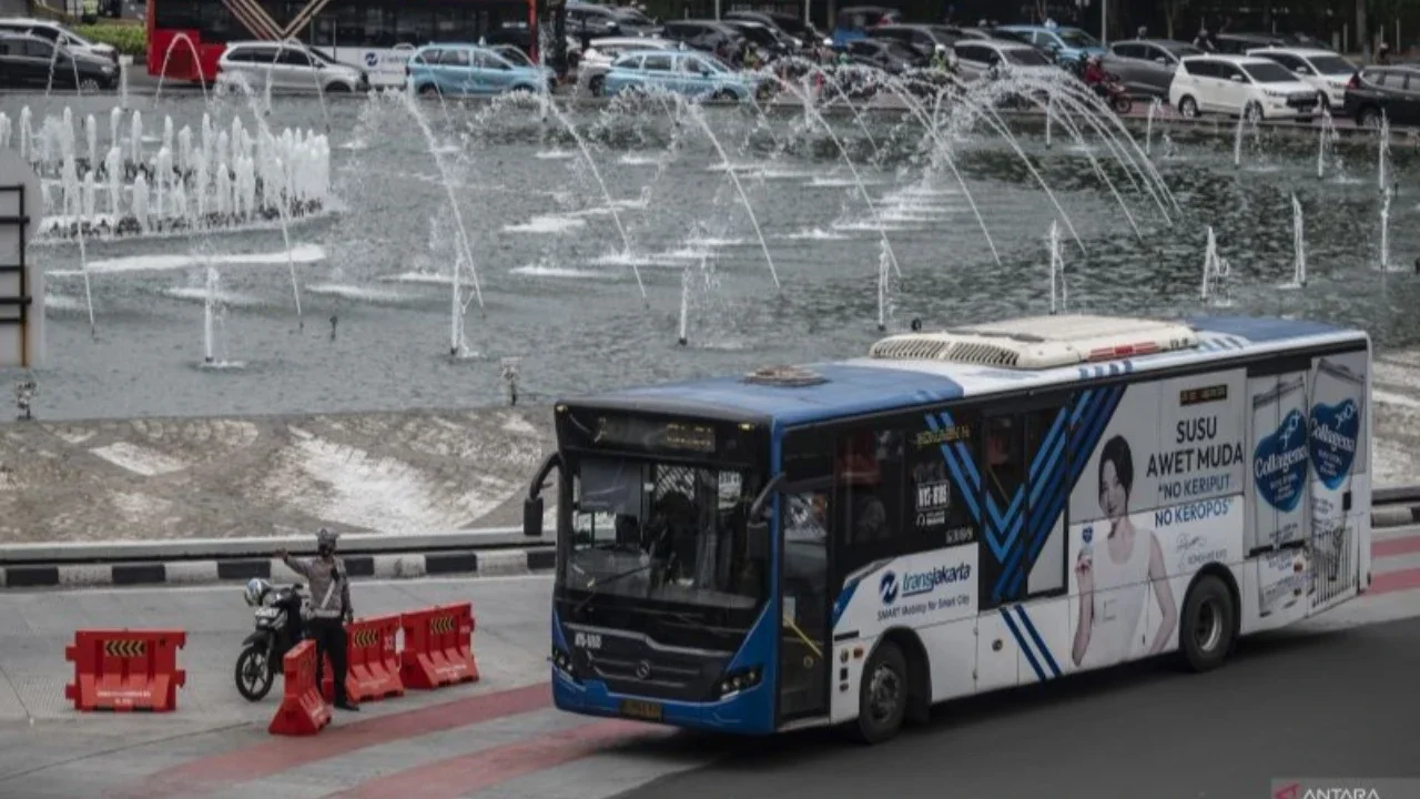Ada Demo Mahasiswa di Sudirman-Bundaran HI, Transjakarta Setop Sementara Sejumlah Rute