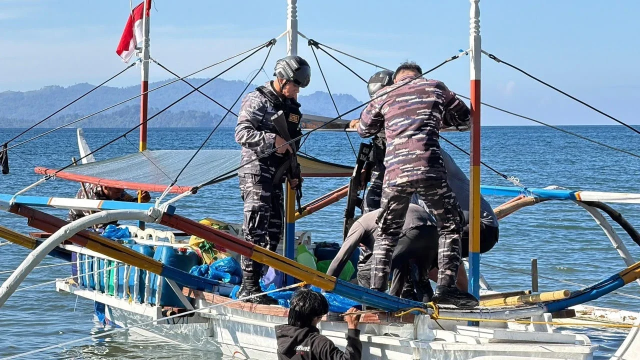 TNI AL Sergap Kapal Filipina Angkut Satu Ton Sianida hingga Alkohol, Nilainya Capai Rp1 Miliar