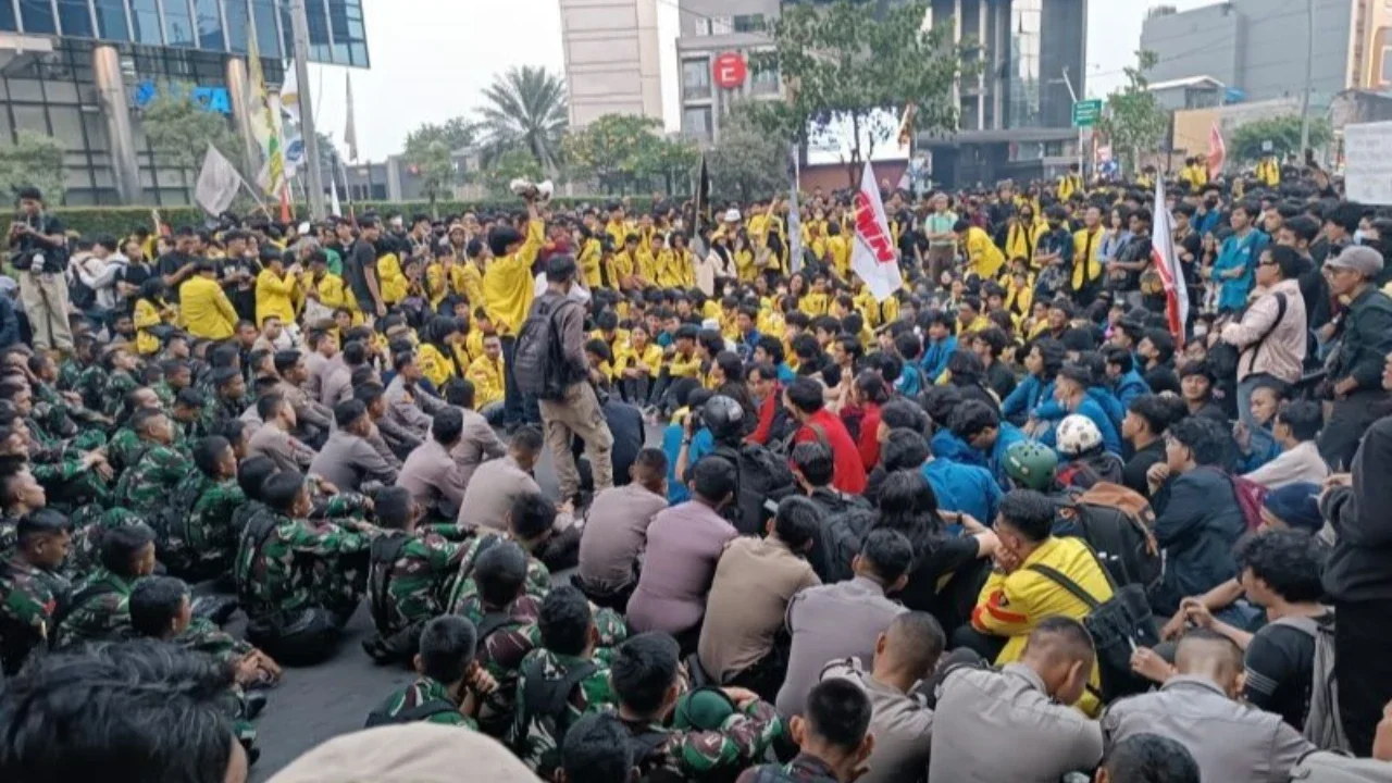 Kapolda Metro Jaya Larang Anggota Amankan Demo Bawa Senpi