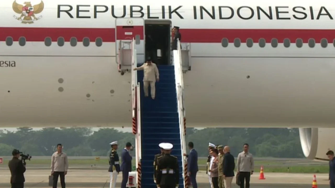 Seskab Teddy: Kelebihan Biaya Kunjungan Luar Negeri Ditanggung Uang Pribadi Prabowo