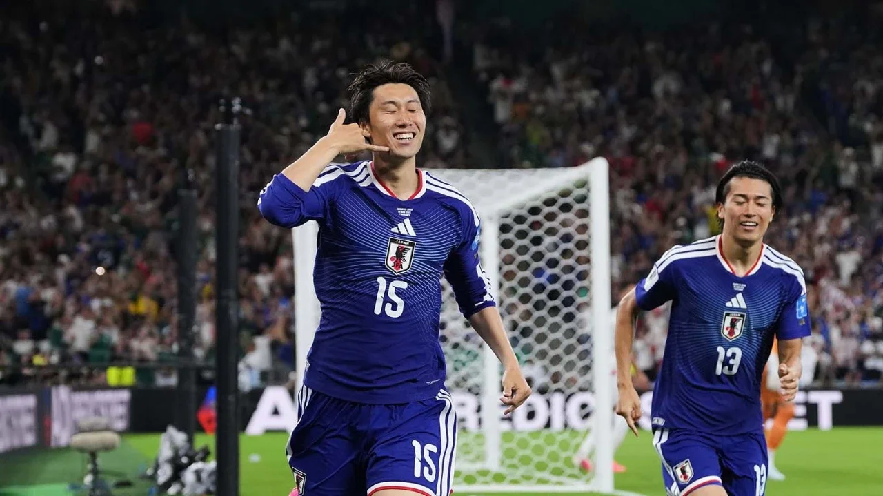 Pemain Jepang Daichi Kamada merayakan gol pertama timnya melawan Tunisia selama pertandingan sepak bola Grup F Piala Dunia di Guadalupe, dekat Monterrey, Meksiko, Sabtu (20/06/2026).