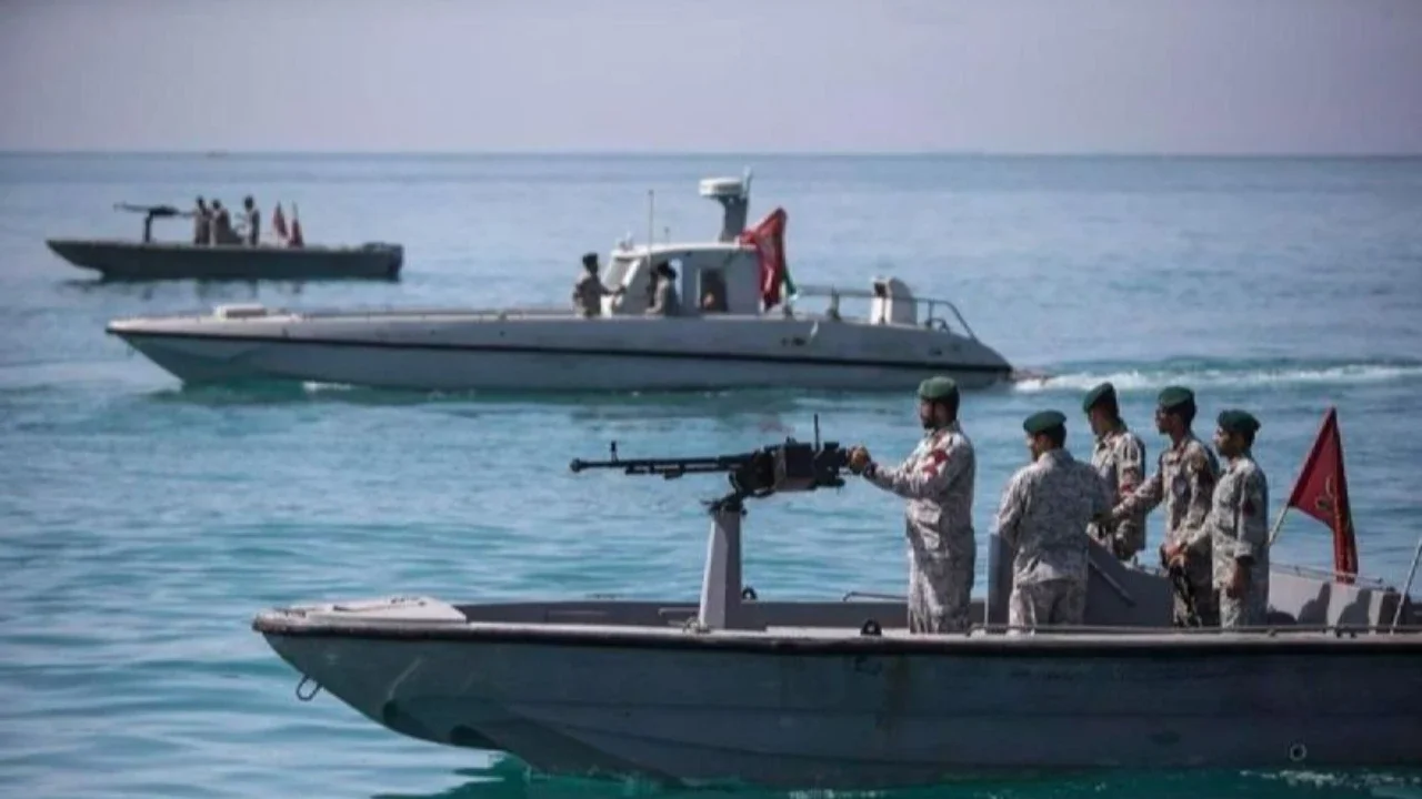 Trump Klaim Selat Hormuz Tetap Terbuka, Iran Umumkan Penutupan Kembali