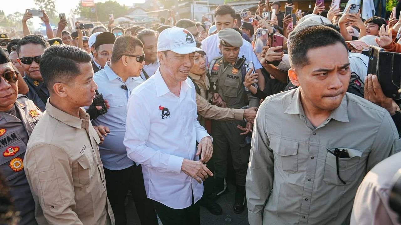 Presiden ketujuh Joko Widodo menghadiri Karnaval Gajah di Tulang Bawang, Lampung, Jumat (26/6/2026).