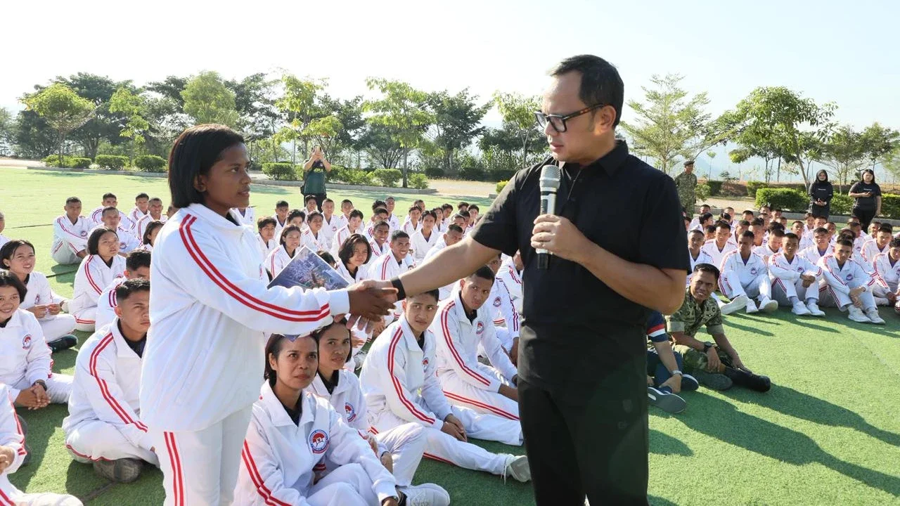 Wamendagri Bima Arya Dorong Mahasiswa Poltek Unhan NTT Miliki Visi dan Disiplin