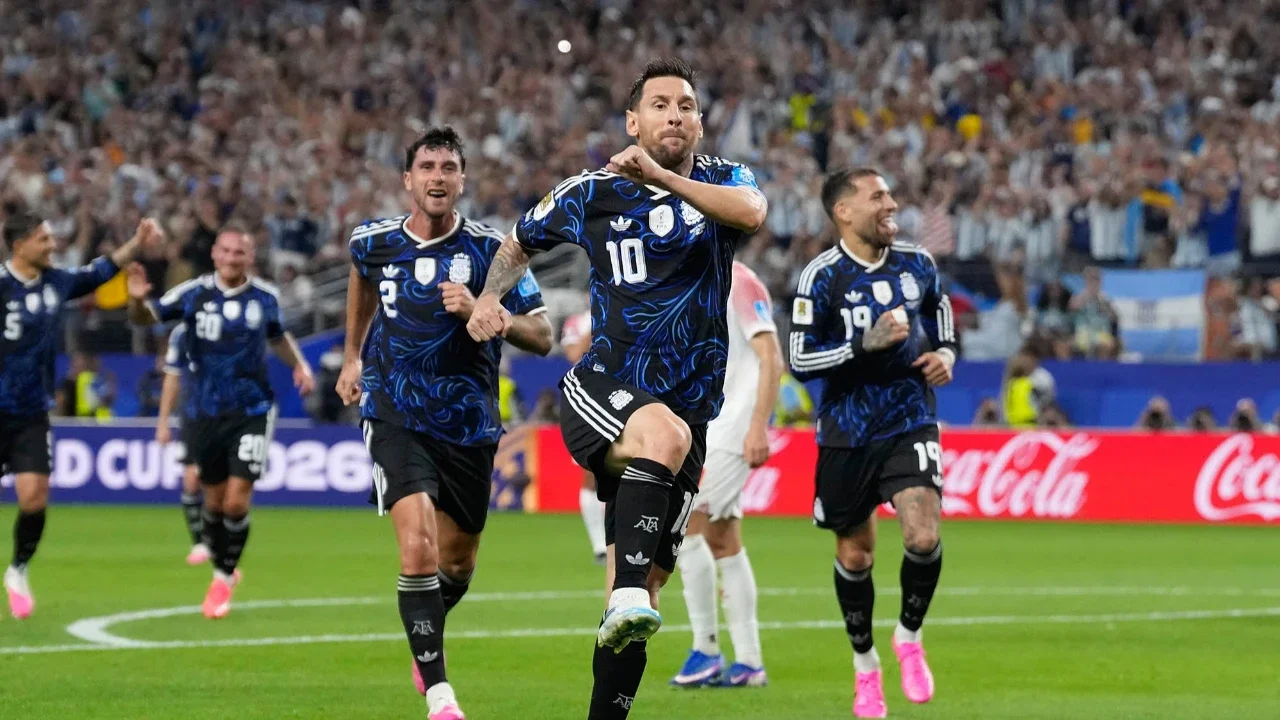 Pemain Argentina Lionel Messi merayakan gol ke-3 timnya selama pertandingan sepak bola Grup J Piala Dunia antara Yordania dan Argentina di Arlington, Texas, dekat Dallas, Amerika Serikat, Sabtu (27/06/2026).