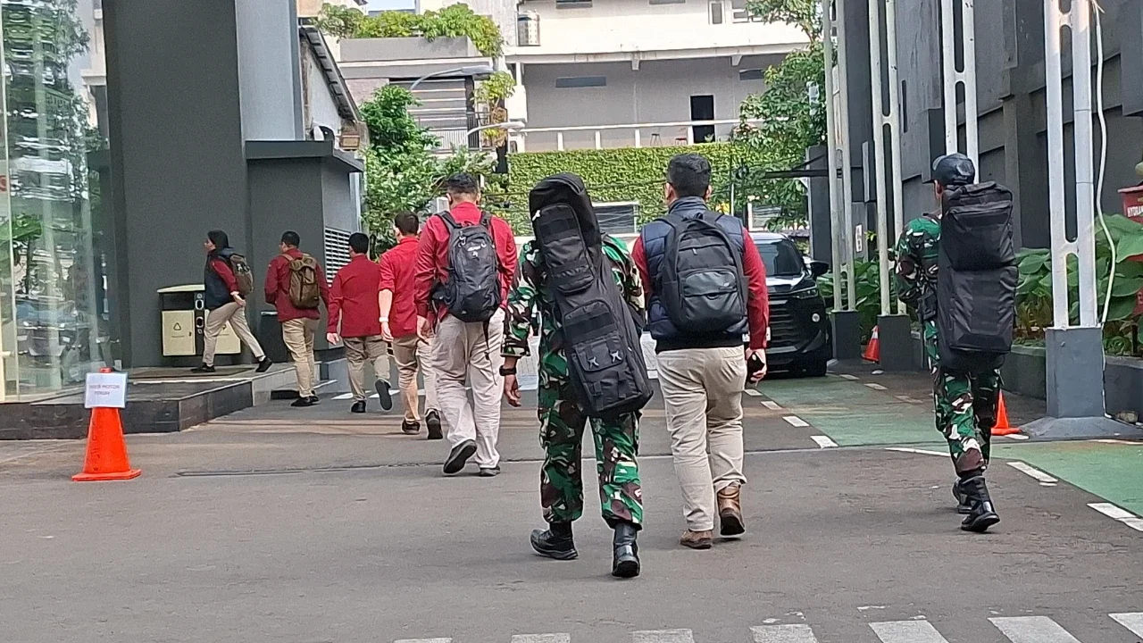 Di Kawal TNI, 9 Penyidik Kejagung Datangi Kantor BGN Sore Ini
