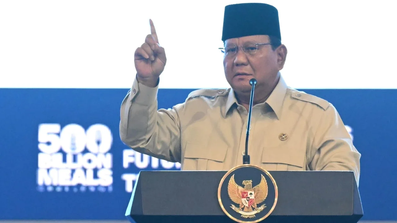 Prabowo Seduh Copot Tiga Pimpinan BGN: Saya Terpaksa Ganti Orang Sayangi