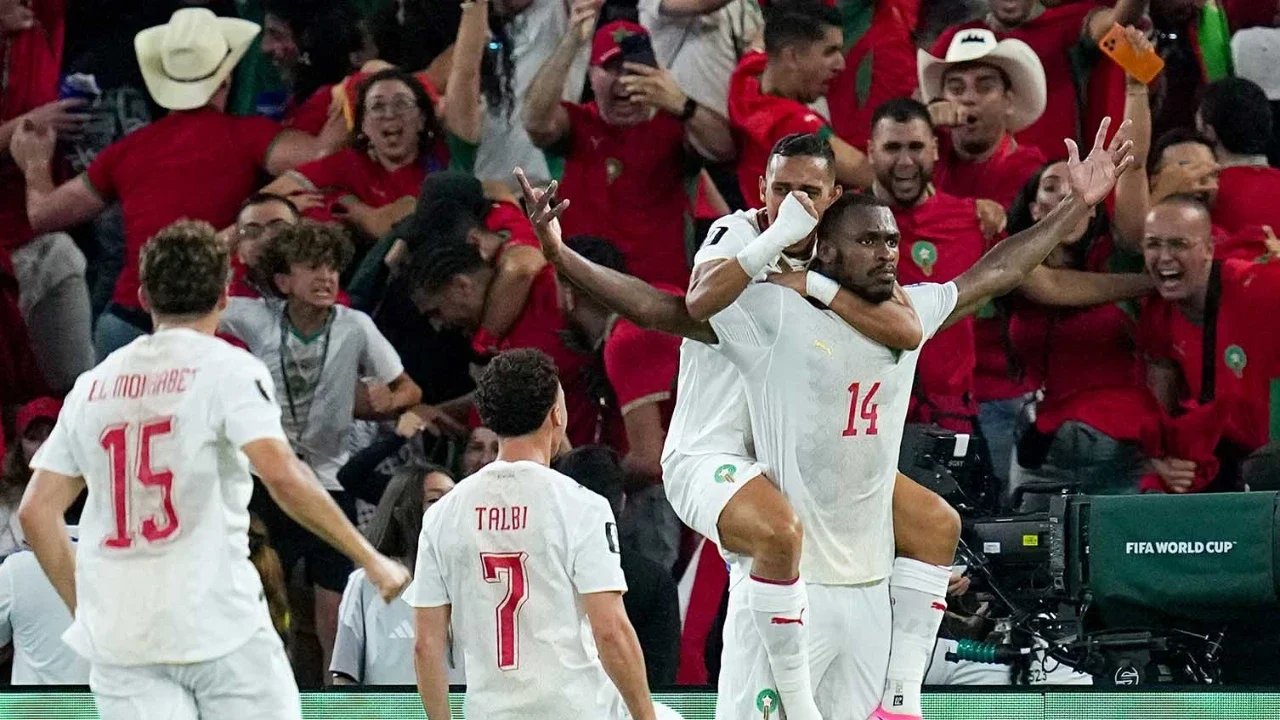 Pemain Maroko Issa Diop merayakan gol pertama timnya bersama rekan-rekan setimnya selama pertandingan sepak bola babak 32 besar Piala Dunia antara Belanda dan Maroko di Guadalupe, dekat Monterrey, Meksiko, Senin (29/06/2026).