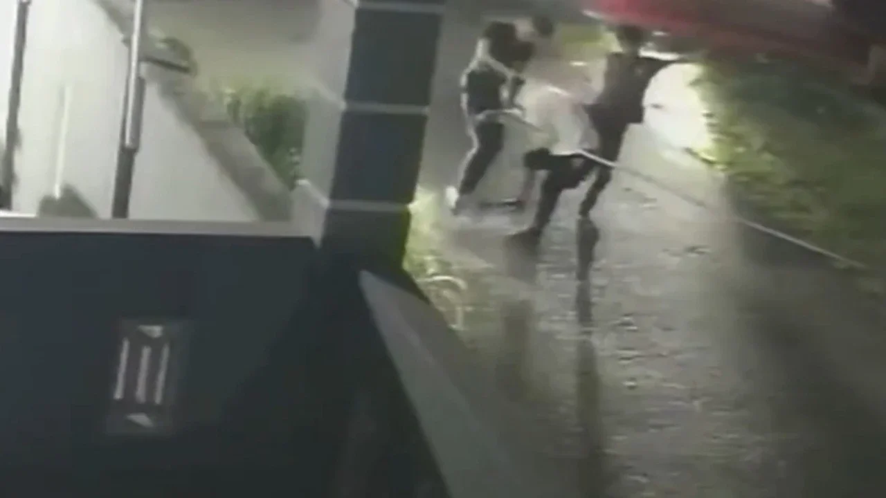Heboh Video Kurir Ekspedisi di Parepare Dikeroyok dan Ditabrak, Polisi Buru Pelaku
