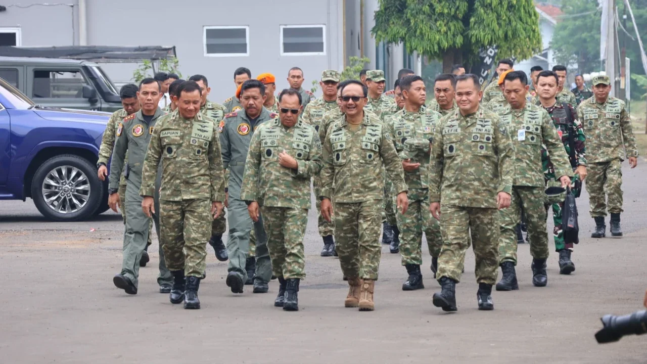 Kaskoopsudnas Dampingi Wakasau Tinjau Kesiapan Lanud Suryadarma