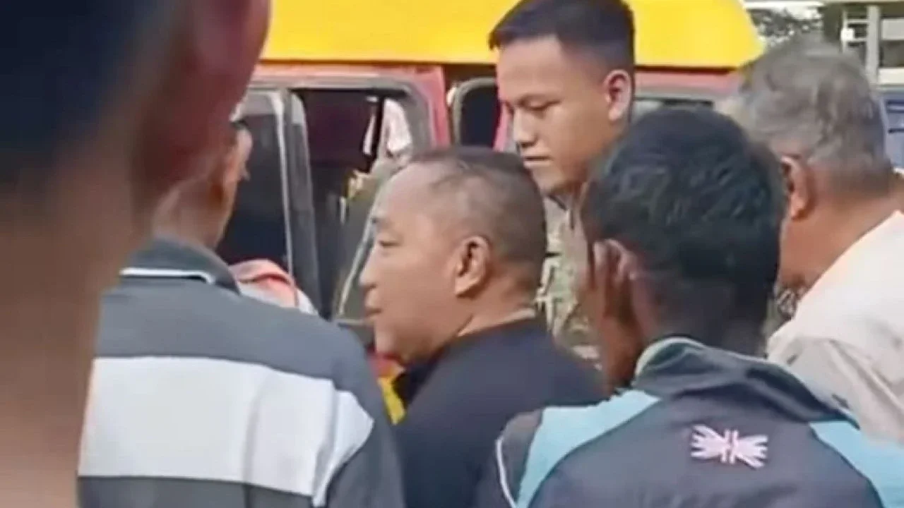 ASN pengemudi Toyota Fortuner tabrak 2 motor hingga angkot di Palembang