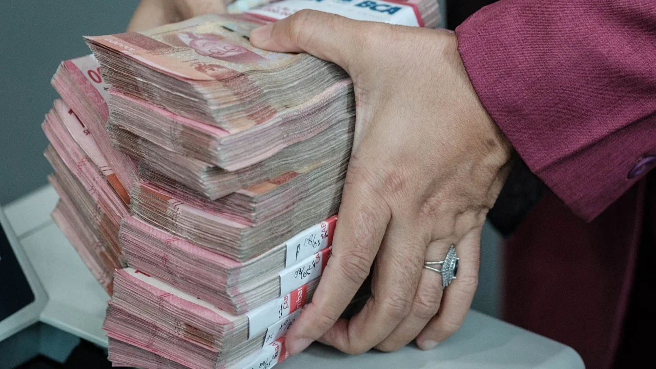 Membongkar Penyebab Rupiah Anjlok ke Level Rp18.129 per USD dan IHSG Terkoreksi Tajam ke 5.431