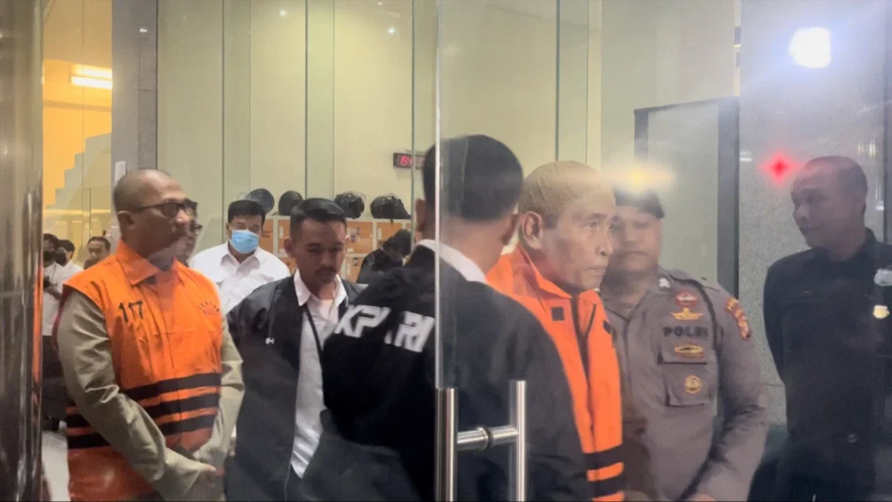 Komisi Pemberantasan Korupsi (KPK) menahan 2 pihak swasta dalam kasus dugaan korupsi kuota tambahan haji (Liputan6.com/Muhammad Radityo Priyamsoro)