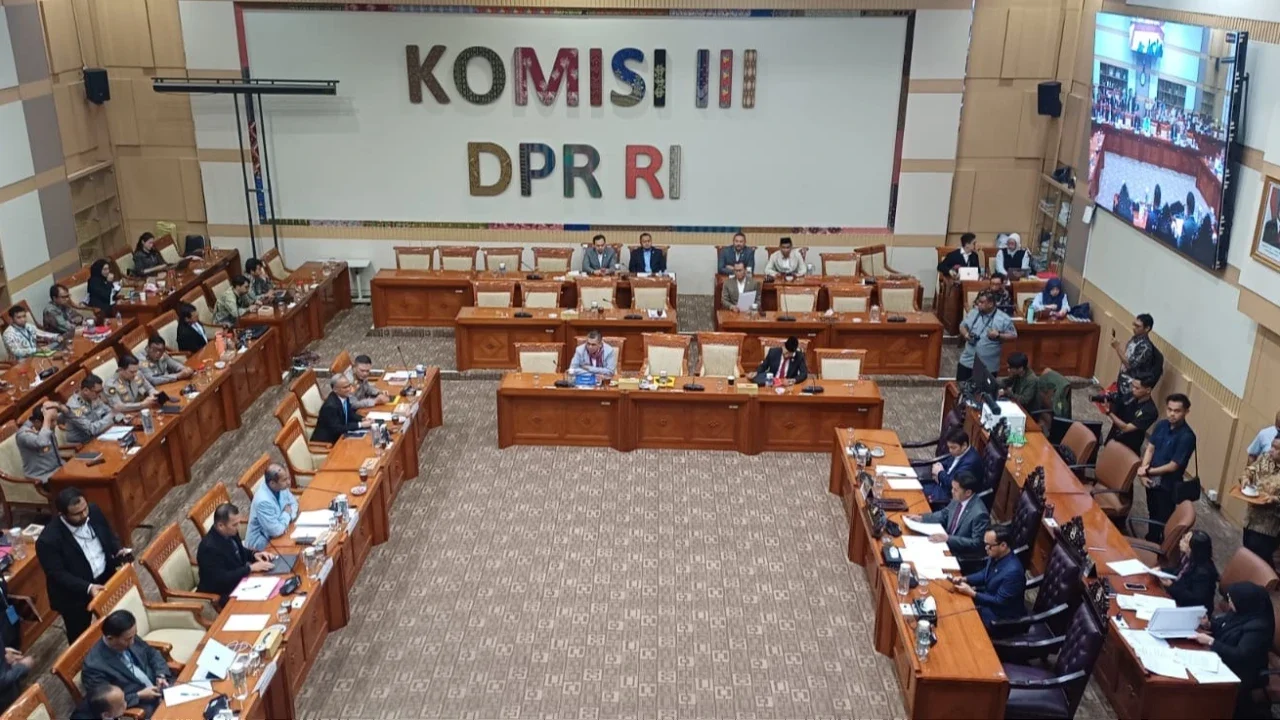 RUU Polri, Pemerintah-DPR Sepakat Masa Pensiun Jenderal Bintang 4 Pensiun Diperpanjang