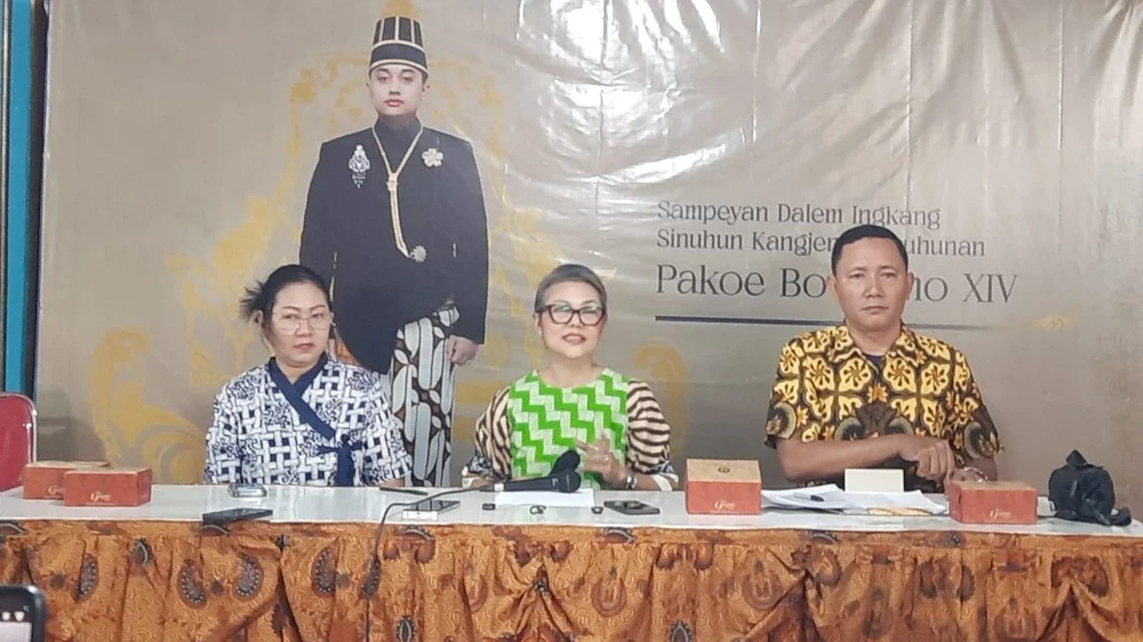 Dua Raja Surakarta Sama-Sama Gelar Kirab Pusaka 1 Suro di Hari yang Sama