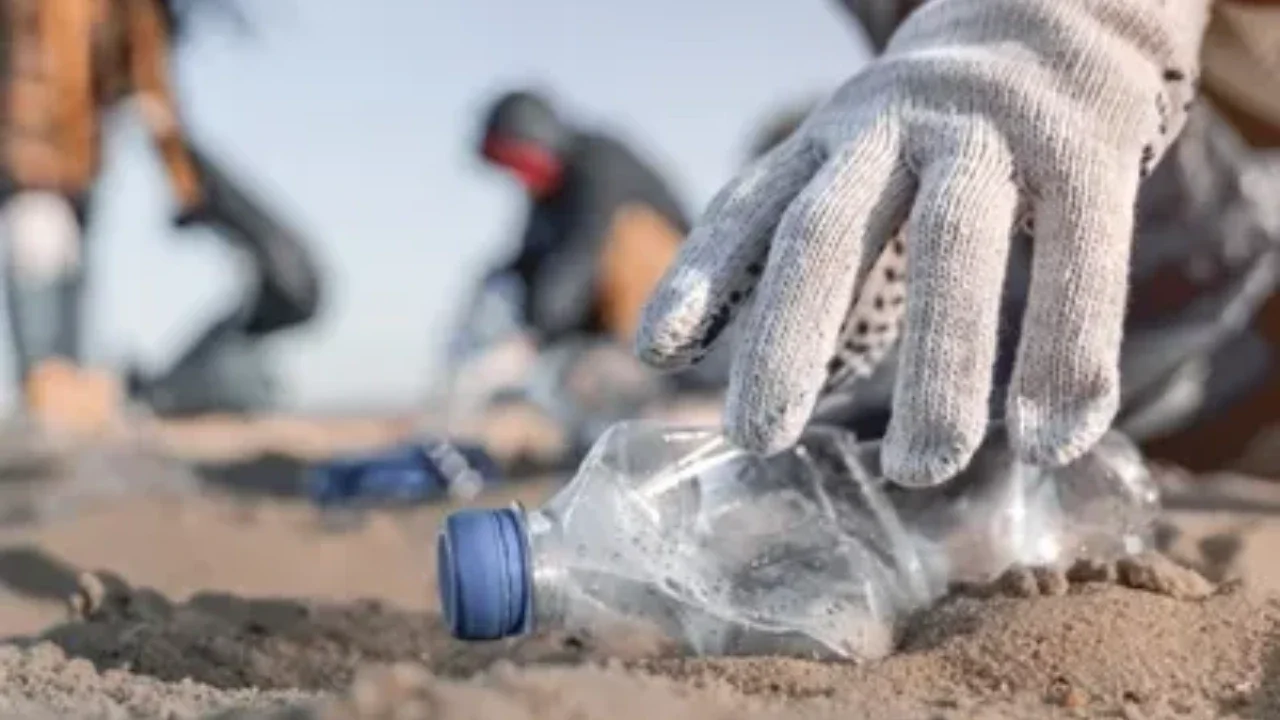 BRIN: Satu Kilogram Sampah Plastik Bisa Diolah Jadi 0,9 Liter Solar, Prosesnya 8 Jam