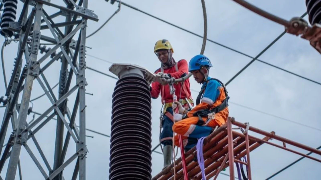 PT PLN Unit Induk Wilayah Papua dan Papua Barat berhasil menurunkan durasi gangguan listrik per pelanggan hingga 12 persen pada semester pertama 2026, sebuah capaian signifikan yang meningkatkan keandalan layanan listrik di Tanah Papua.