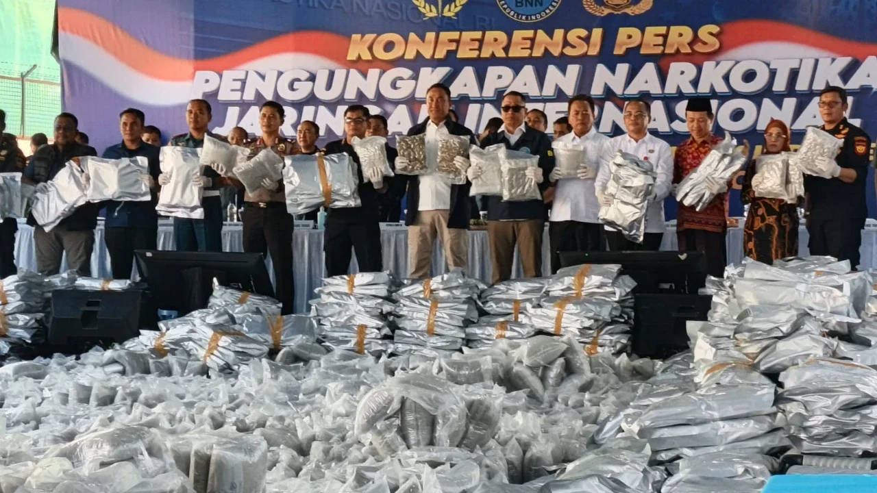 3,37 Ton Bahan Baku Liquid Vape dari Kuncup Bunga Ganja Disita Petugas Gabungan