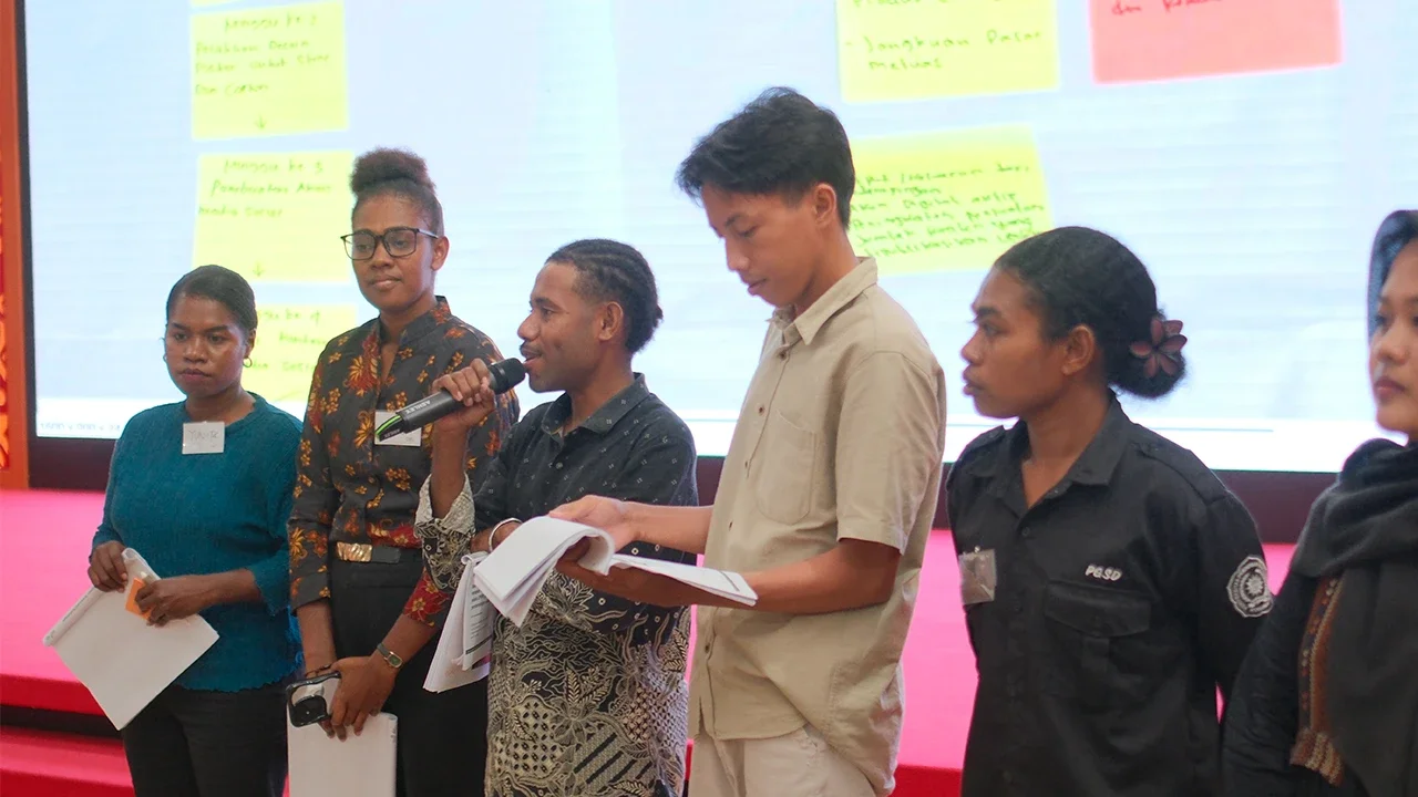 Program TJSL Telkom memberdayakan talenta muda lokal dan mendorong literasi digital UMKM di Papua Barat Daya.